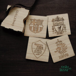 Portavasos con figuras y logos