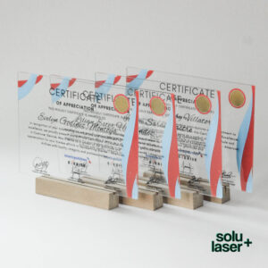 Reconocimientos grabados en acrílico